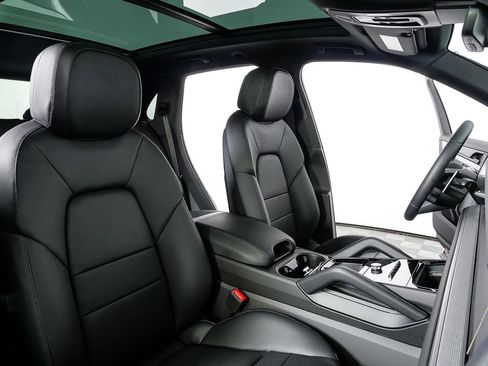 New 2026 Porsche Cayenne image 26