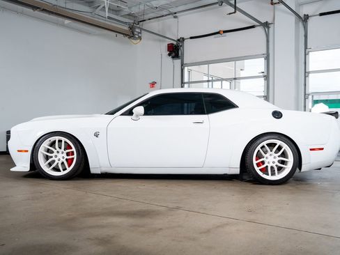 Used 2019 Dodge Challenger SRT Hellcat w/ Widebody Package RWD image 17