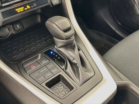Certified 2022 Toyota RAV4 LE AWD/4WD image 18
