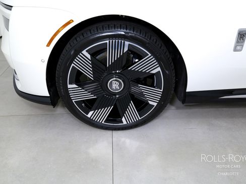 Used 2025 Rolls-Royce Spectre w/ Spectre Enhancement Package image 34