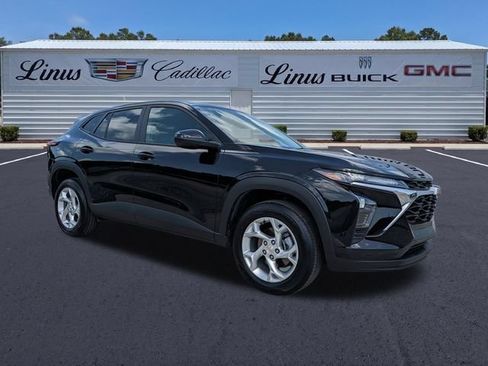 Used 2024 Chevrolet Trax LS w/ LS Convenience Package FWD image 1