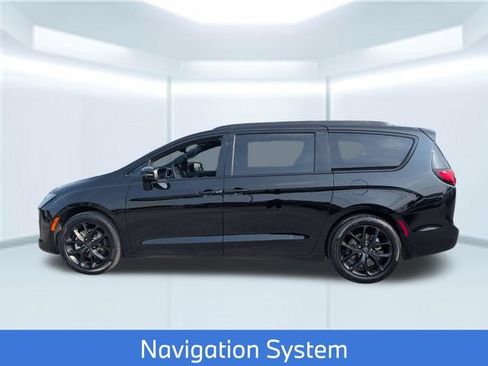 New 2027 Chrysler Pacifica Limited FWD image 2