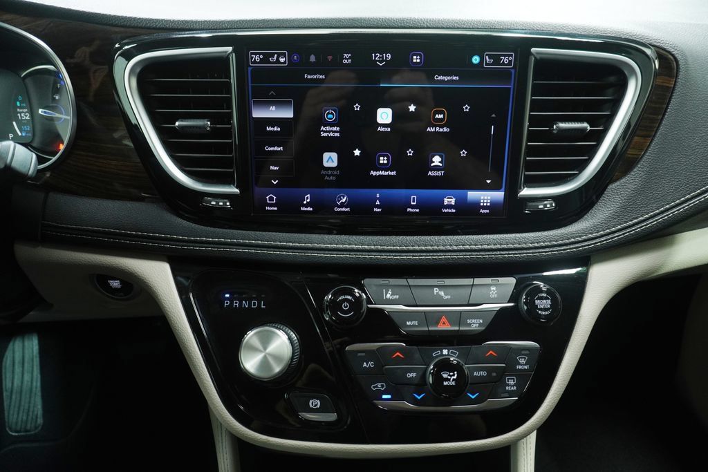 Used 2021 Chrysler Pacifica Limited w/ Uconnect Theater Family Group FWD image 22