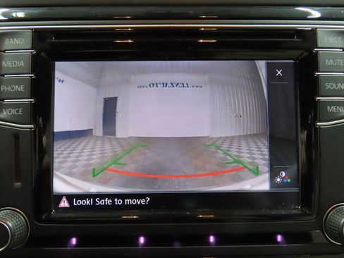 Used 2016 Volkswagen Beetle 1.8T SE image 13