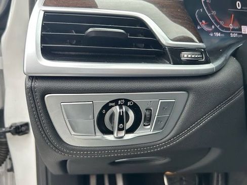 Used 2020 BMW 740i xDrive w/ M Sport Package AWD/4WD image 21