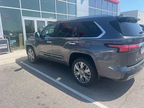 Used 2024 Toyota Sequoia Capstone AWD/4WD image 4
