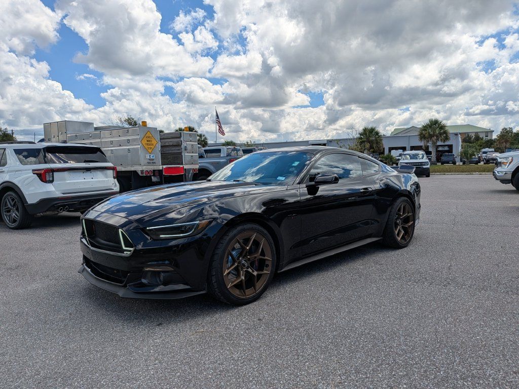 Used 2017 Ford Mustang GT Premium w/ GT Performance Package RWD image 3