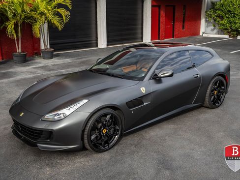Used 2018 Ferrari GTC4Lusso T image 5