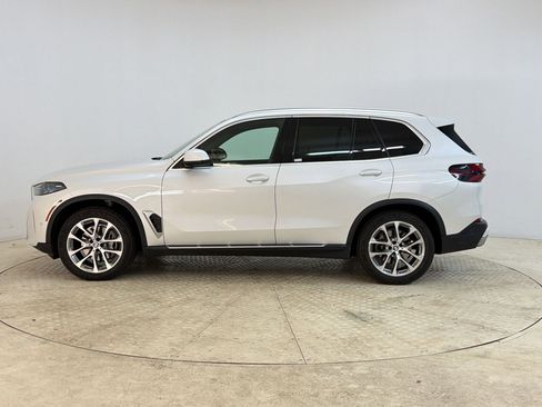 Used 2024 BMW X5 sDrive40i w/ Premium Package RWD image 2