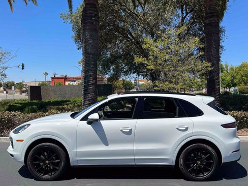 Used 2019 Porsche Cayenne AWD/4WD image 17