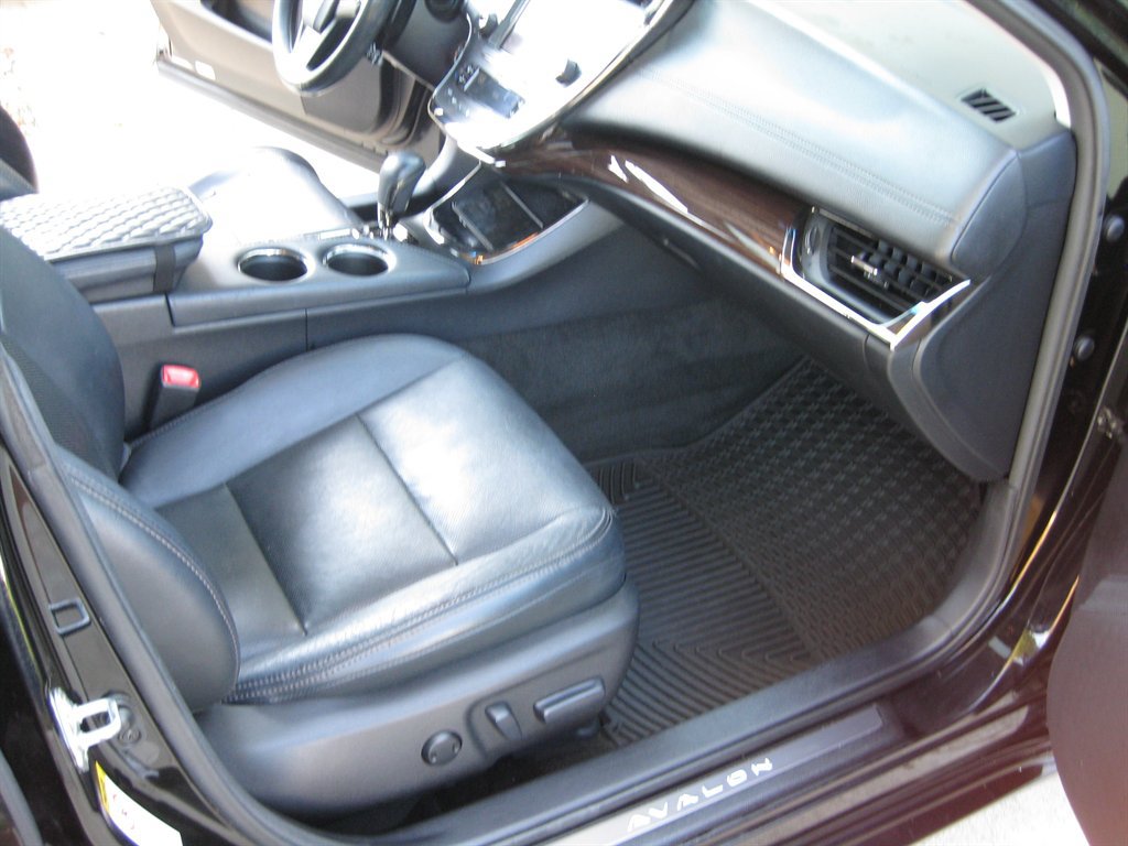 Used 2013 Toyota Avalon Limited FWD image 35
