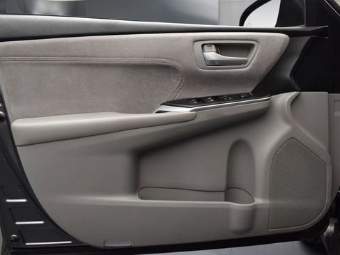 Used 2017 Toyota Camry XSE w/ Moonroof Package image 16