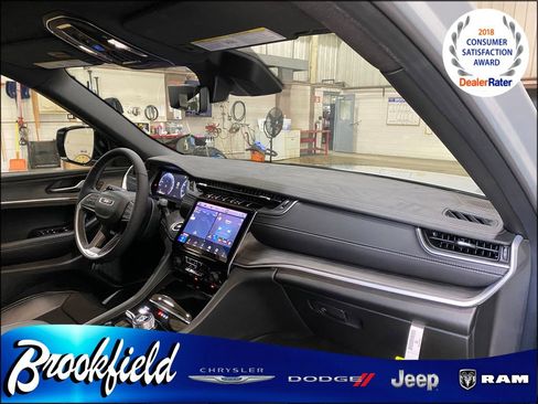 New 2025 Jeep Grand Cherokee L Limited w/ Luxury Tech Group II image 36