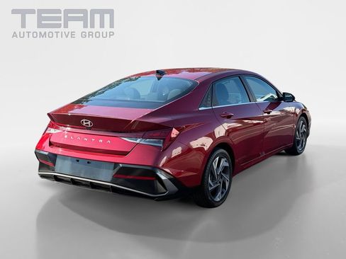 Used 2025 Hyundai Elantra SEL FWD image 7