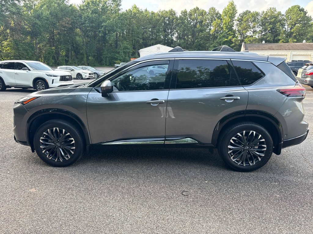 Used 2025 Nissan Rogue Platinum w/ Platinum Premium Package FWD image 9