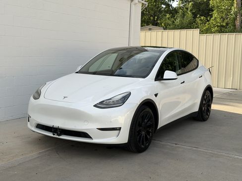 Used 2021 Tesla Model Y Long Range AWD/4WD image 9