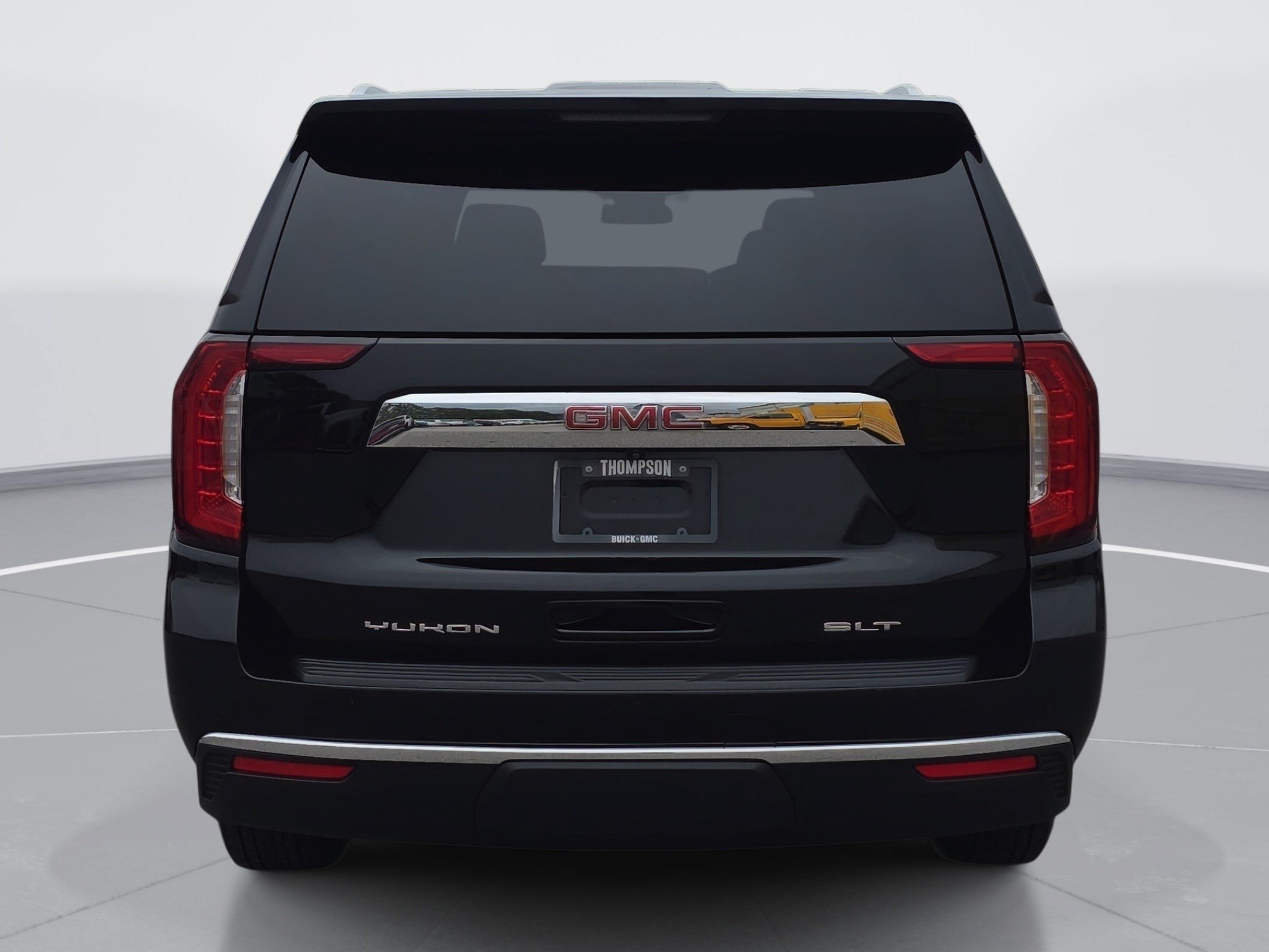 Used 2024 GMC Yukon SLT AWD/4WD image 4