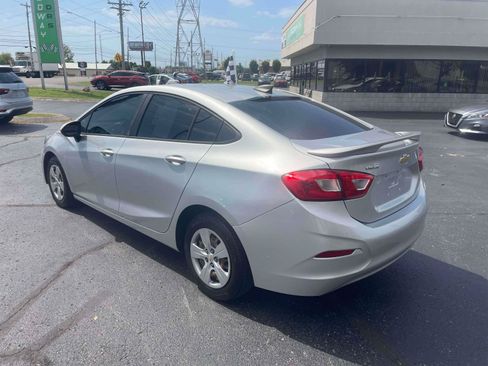 Used 2018 Chevrolet Cruze LS FWD image 5