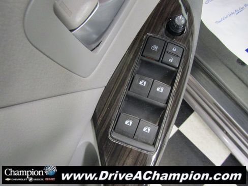 Used 2015 Toyota Sienna L image 20