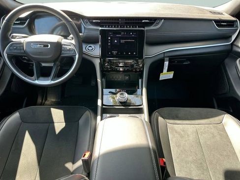 New 2025 Jeep Grand Cherokee Altitude AWD/4WD image 14