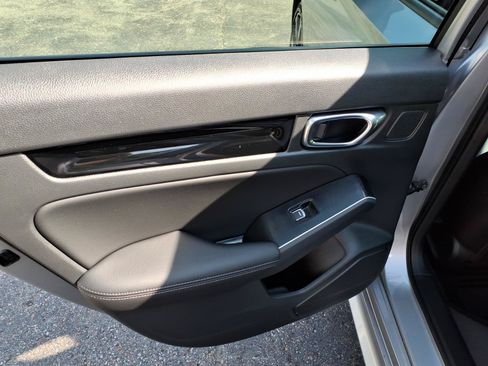 Certified 2025 Honda Civic Sport Touring image 9