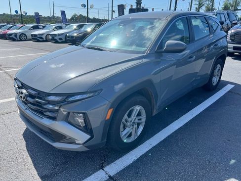 Used 2025 Hyundai Tucson SE FWD image 2
