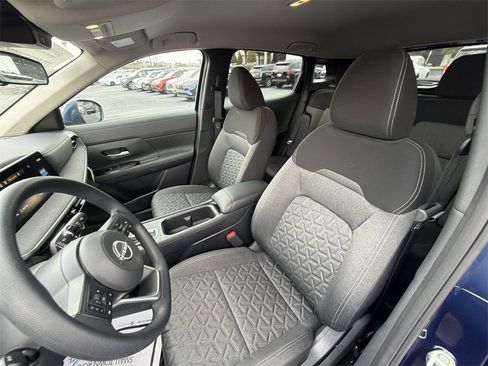 Used 2025 Nissan Kicks SV image 17