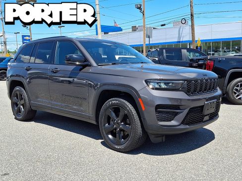 Used 2023 Jeep Grand Cherokee Altitude AWD/4WD image 1