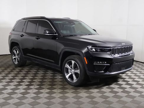 Used 2023 Jeep Grand Cherokee Limited AWD/4WD image 2
