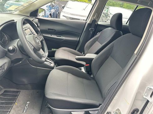 New 2025 Nissan Kicks Play S image 10
