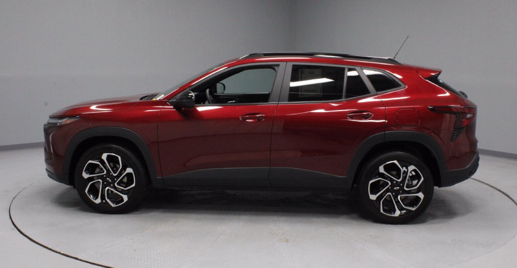 Used 2025 Chevrolet Trax RS w/ Driver Confidence Package FWD image 7