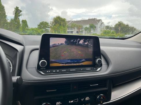 Used 2025 Nissan Rogue SV AWD/4WD image 19