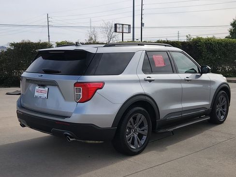Used 2023 Ford Explorer XLT w/ Equipment Group 202A image 5