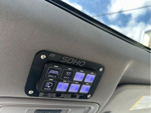 Used 2019 Chevrolet Silverado 1500 LT Trail Boss AWD/4WD image 29