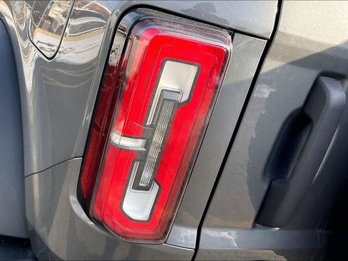 Used 2024 Ford Bronco Badlands image 27