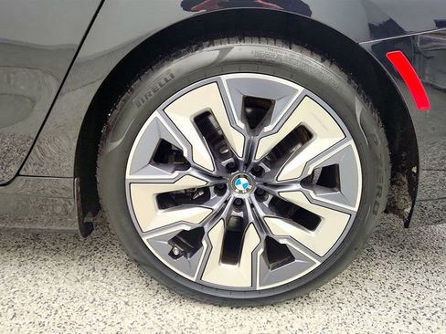 Used 2024 BMW i7 xDrive60 w/ Executive Package image 9