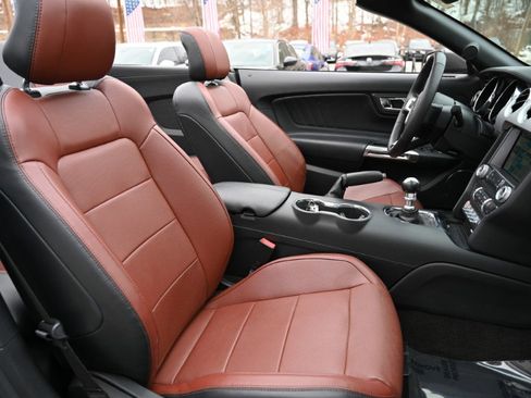 Used 2016 Ford Mustang Premium image 17