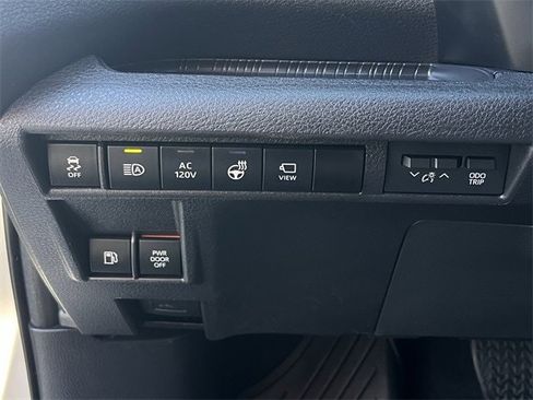 Used 2025 Toyota Sienna Platinum image 25