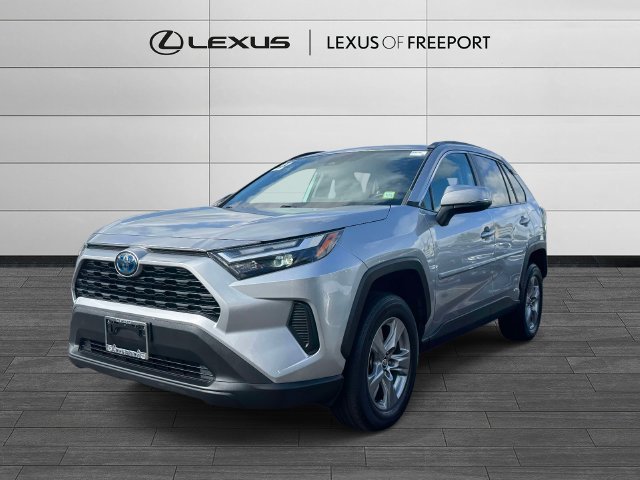 Used 2022 Toyota RAV4 XLE AWD/4WD image 3