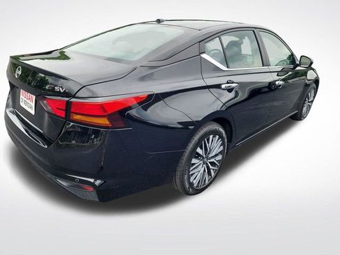 Used 2024 Nissan Altima 2.5 SV FWD image 5