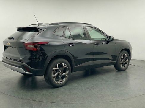 Used 2025 Chevrolet Trax LT image 9