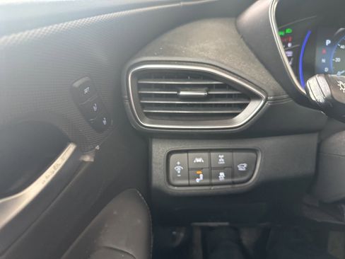 Used 2020 Hyundai Santa Fe Limited image 12