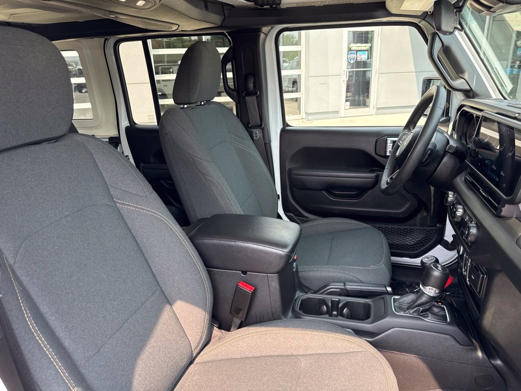 Used 2024 Jeep Wrangler Unlimited Sport AWD/4WD image 41