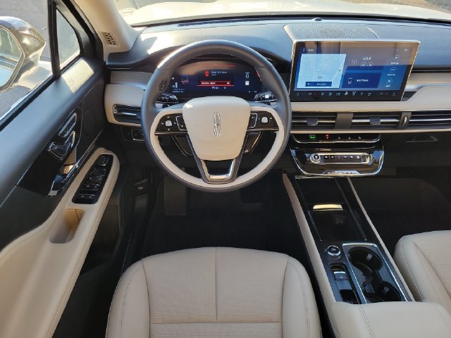 Used 2025 Lincoln Corsair AWD w/ Equipment Group 101A image 32