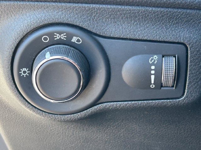 Used 2018 Jeep Compass Sport w/ Cold Weather Group AWD/4WD image 25