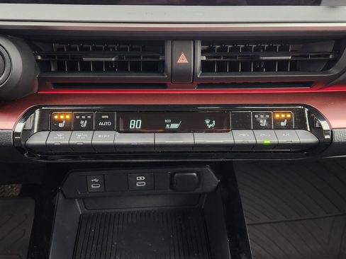 Used 2025 Toyota Prius Plug-In Hybrid image 22