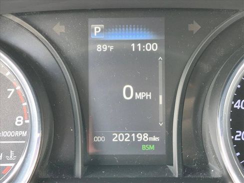 Used 2019 Toyota Camry SE w/ Convenience Package FWD image 3