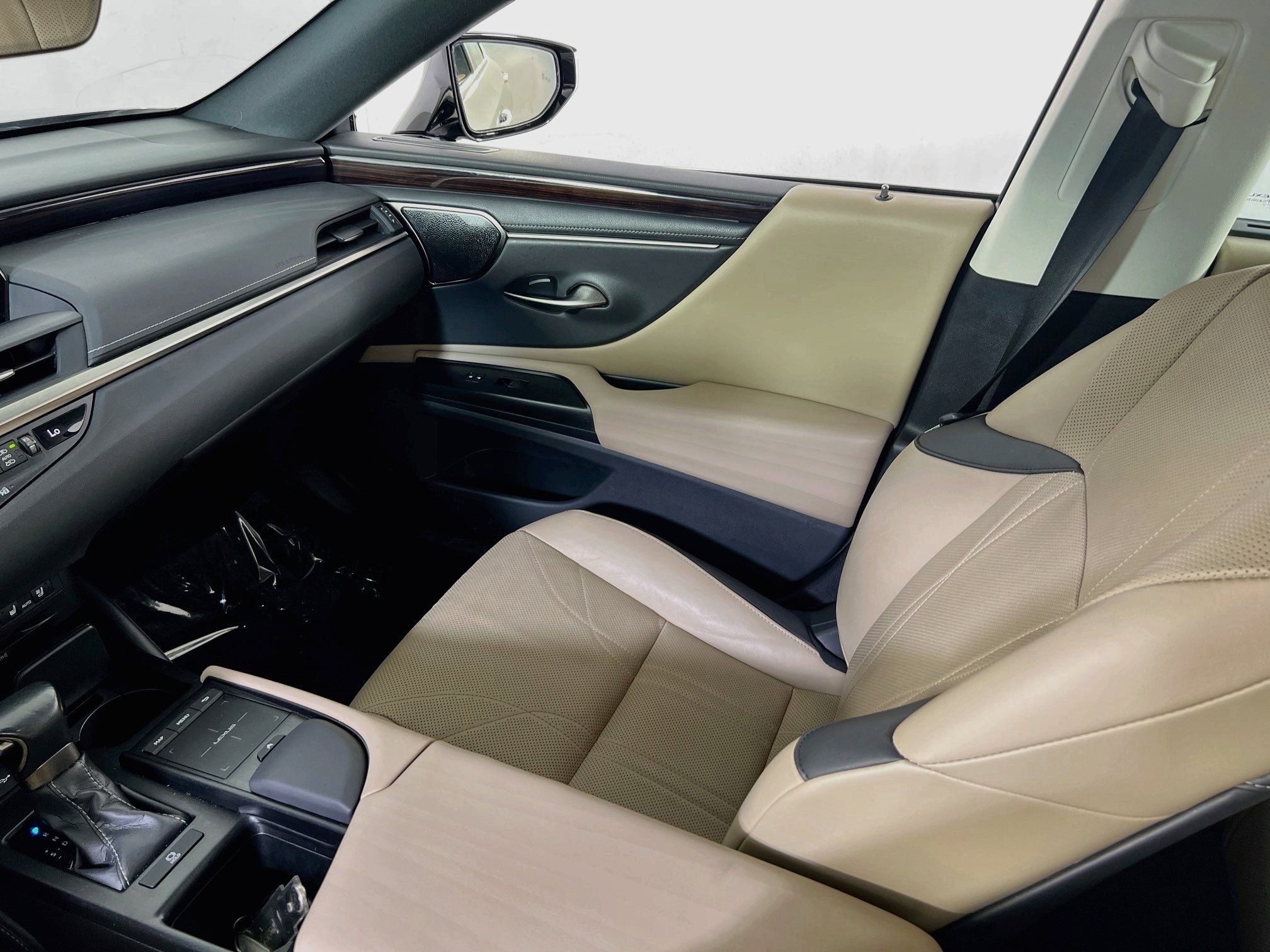 Used 2019 Lexus ES 350 Ultra Luxury w/ Accessory Package 2 FWD image 24