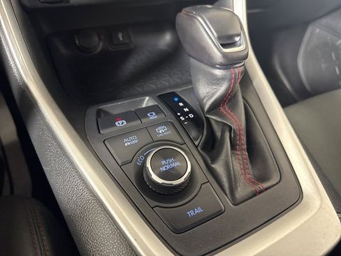 Used 2021 Toyota RAV4 SE image 17