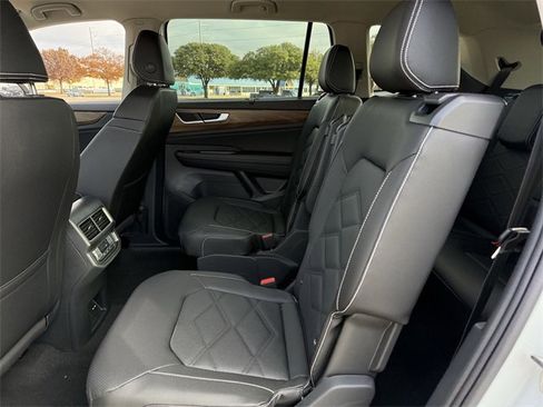 New 2026 Volkswagen Atlas SE image 18